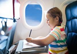 Come viaggiare in aereo con i bambini